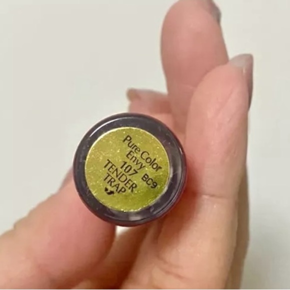 Luxurious Red Lip Gloss Estée Lauder - Picture 2 of 5